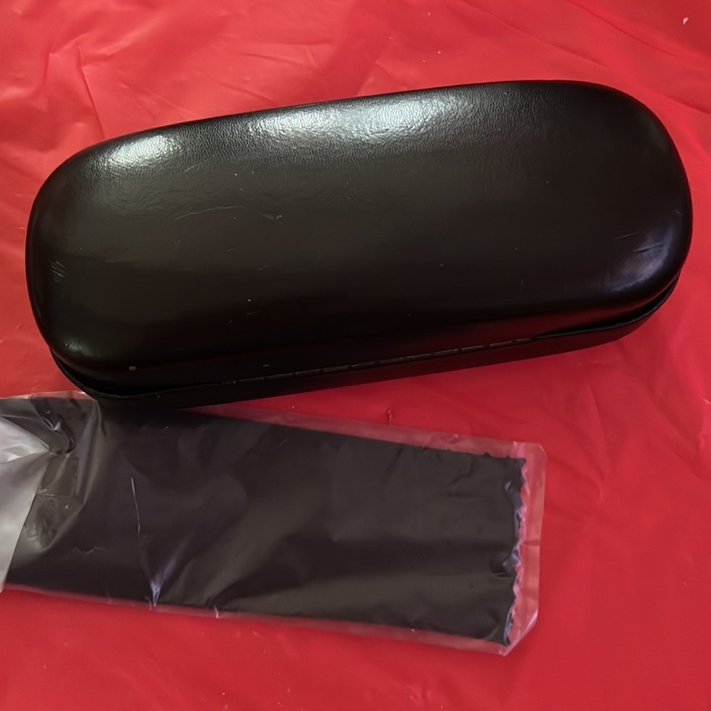 New vintage Gucci sunglasses with case - Picture 8 of 9